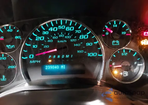 2017 Chevrolet Express 2500 Work Van z USA, uszkodzony, nr VIN 1GCWGAFF1H1342991